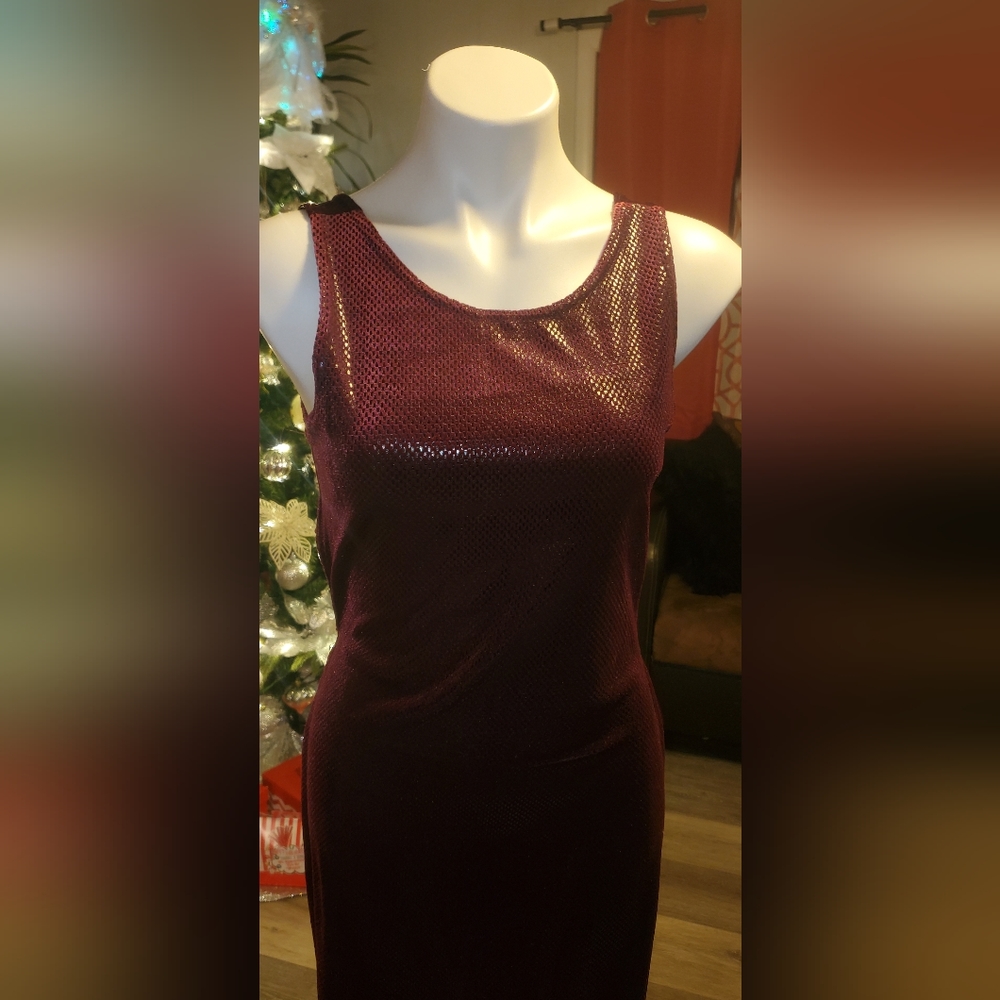 Formal dress. Velvet. Maroon color